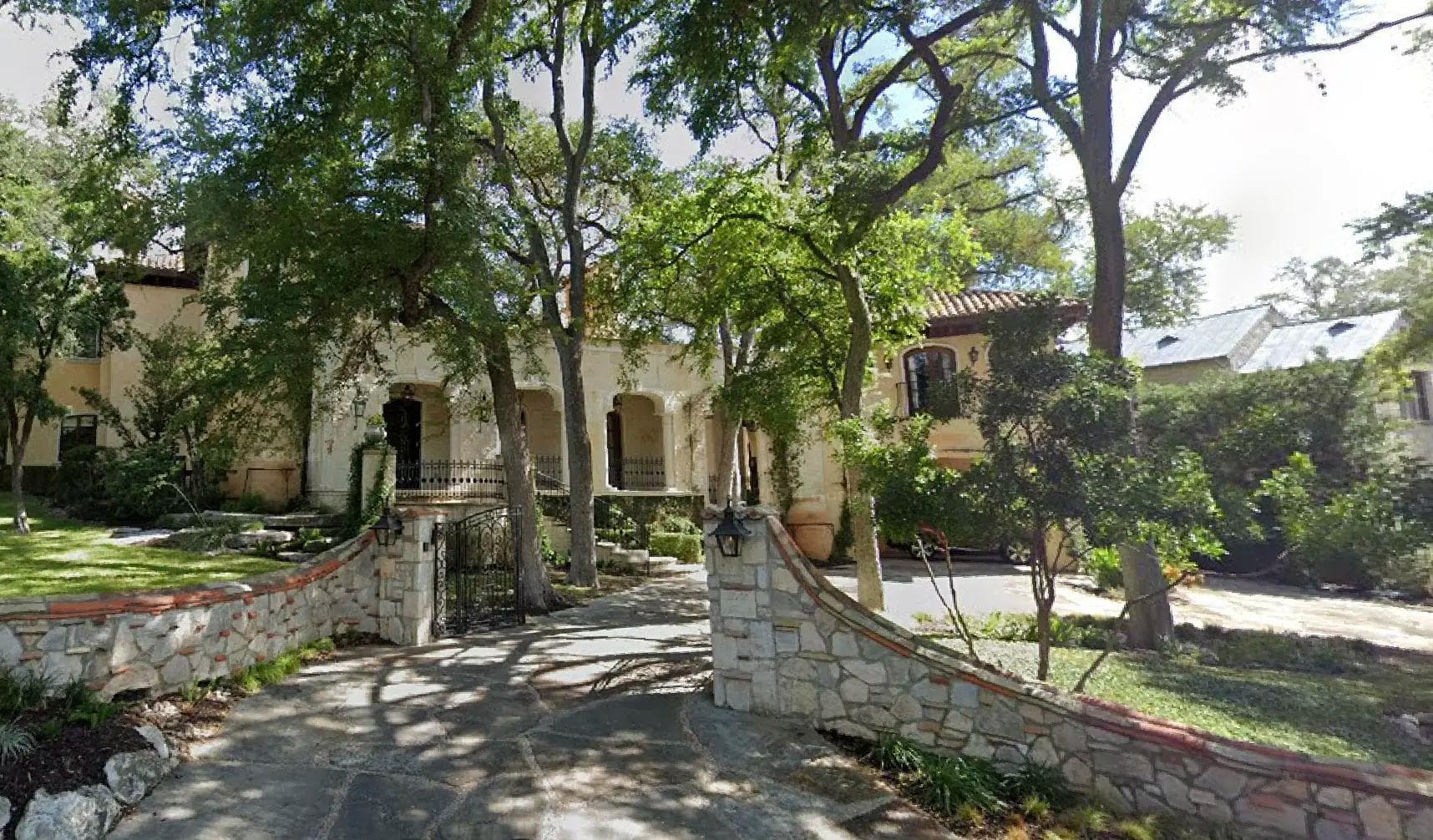 Torcido Drive House